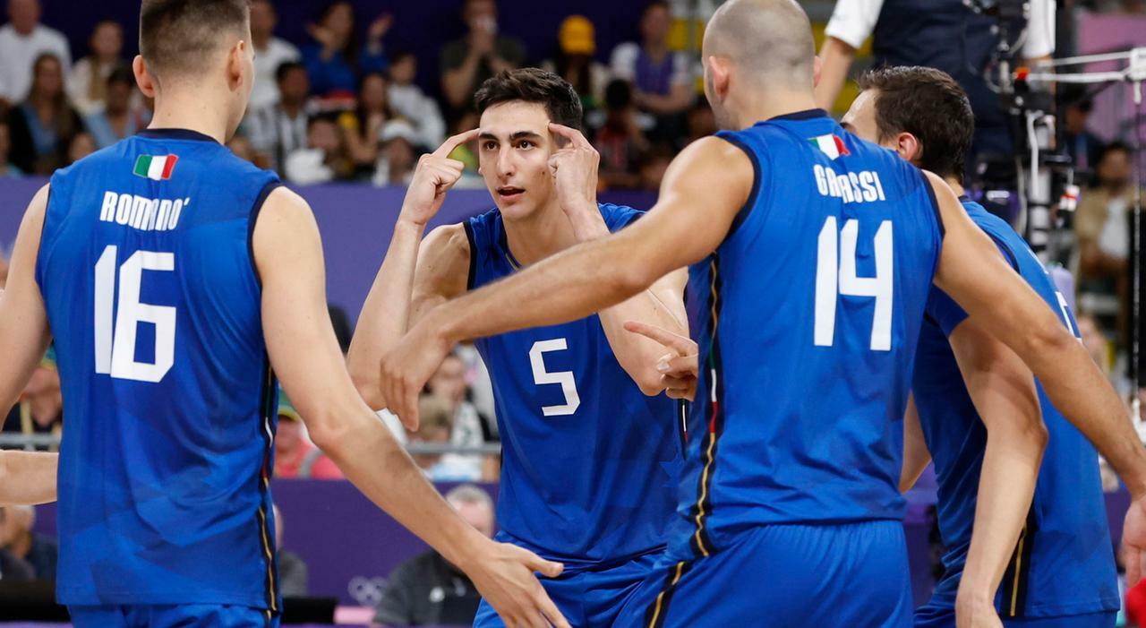 epa11499062 Alessandro Michieletto (C) of Italy gestures during the Men Preliminary Round Pool B match Italy vs Brazil of the Volleyball competitions in the Paris 2024 Olympic Games, at the South Paris Arena in Paris, France, 27 July 2024. ...