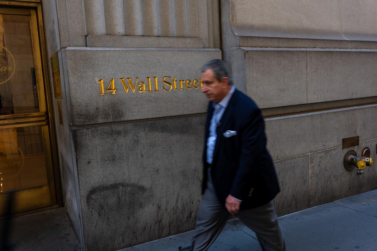 Wall Street and European stocks mixed as US GDP revised higher and weekly jobless claims fall