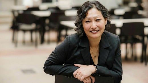 Lin Lerpold startar ett nytt center för migration och integration vid Handelshögskolan i Stockholm. Under flyktingvågen undervisade hon på skolans program för att snabbt integrera utbildade asylsökande i svenskt näringsliv, RAMP.