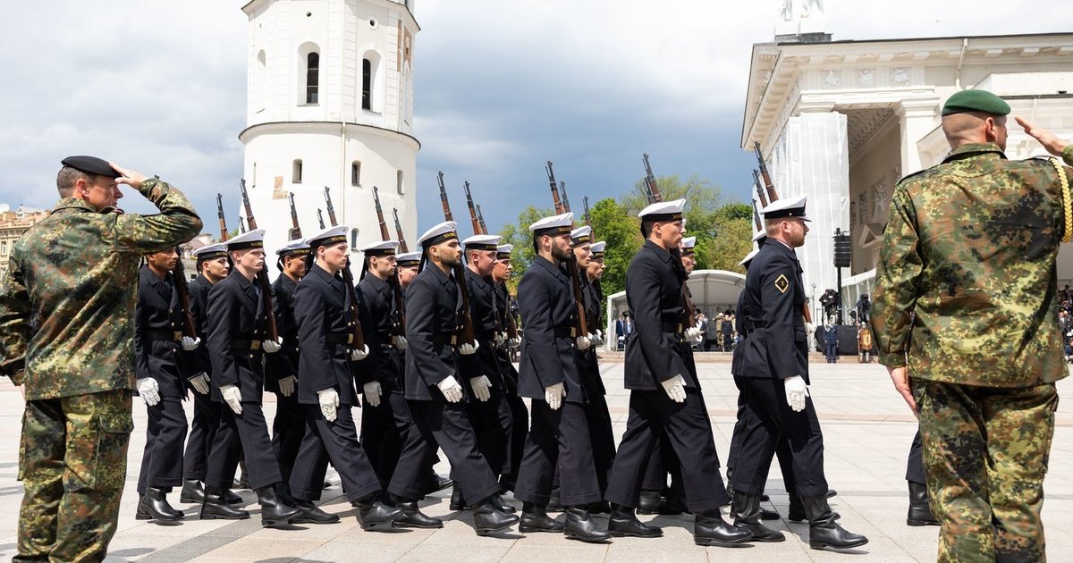 „Lietuva, šalis, laukianti karo“ – vaizdas Vilniuje pribloškė žymų prancūzų filosofą