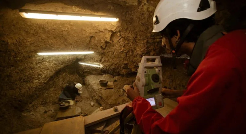 Excavations at the El Mirador cave. Photo: Maria D. Gullen /IPHES-CERCA