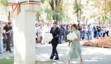 PHOTO // Presidents of Moldova, Romania celebrate Romanian Language in Straseni