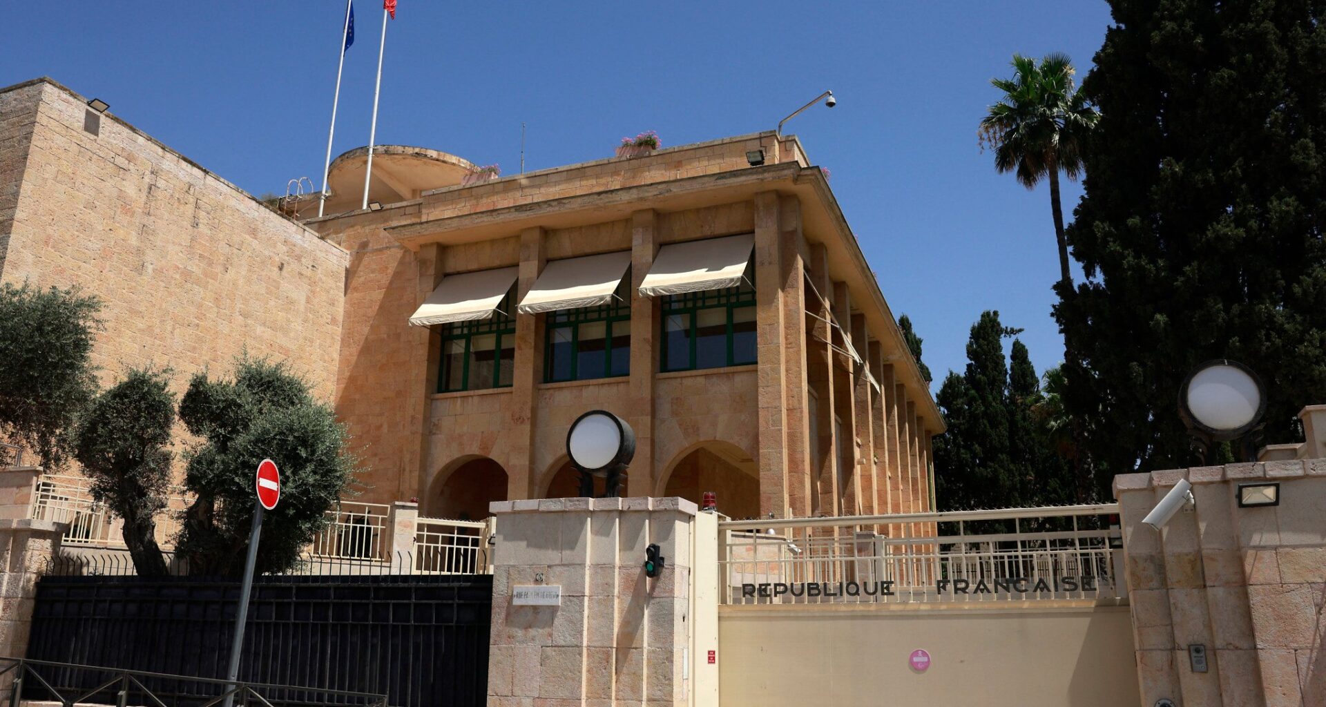 France threatens 'strong response' if Israel closes its Jerusalem consulate