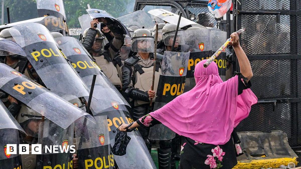Indonesia: Jakarta protests resume after overnight clash kills motorcycle taxi driver