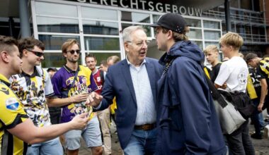 Karel Aalbers verlaat de rechtbank na afloop van het kort geding van Vitesse tegen de KNVB.