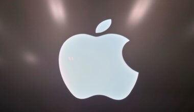 Apple to invest extra $100bn in the US as Trump announces tariffs on chips | Business and Economy News