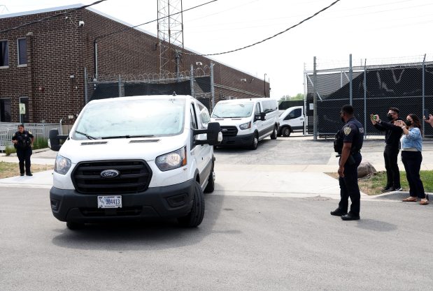 Police officers provide crowd control as several vans with immigrants leave the Broadview Immigration Processing Center, as community members and immigrant rights advocates gather outside to protest on June 6, 2025. (Antonio Perez/Chicago Tribune)
