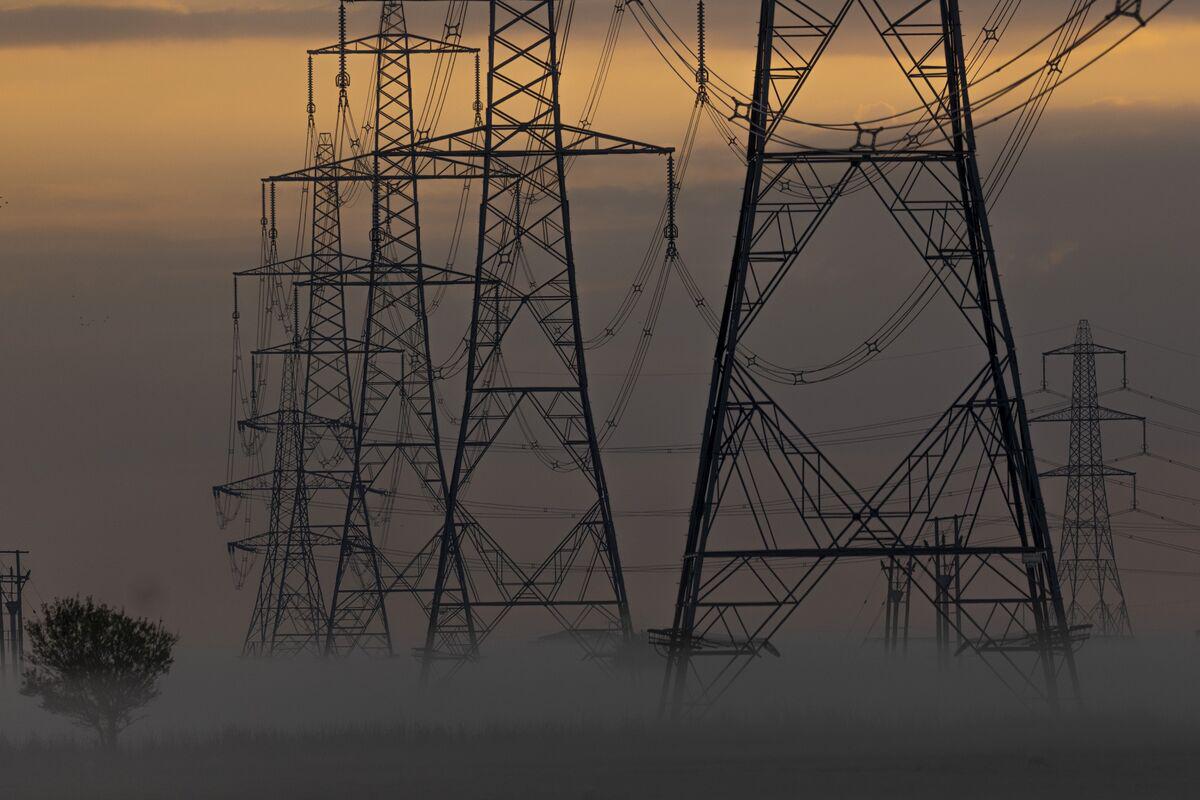 Australians Fall Behind on Power Bills as Cost Pressures Persist