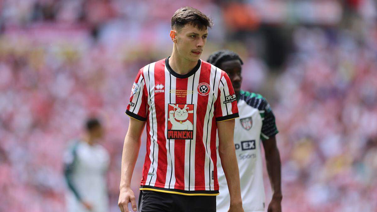 Anel Ahmedhodzic in het shirt van Sheffield United