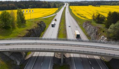 Timbro vill att det ska kosta att köra på motorvägen