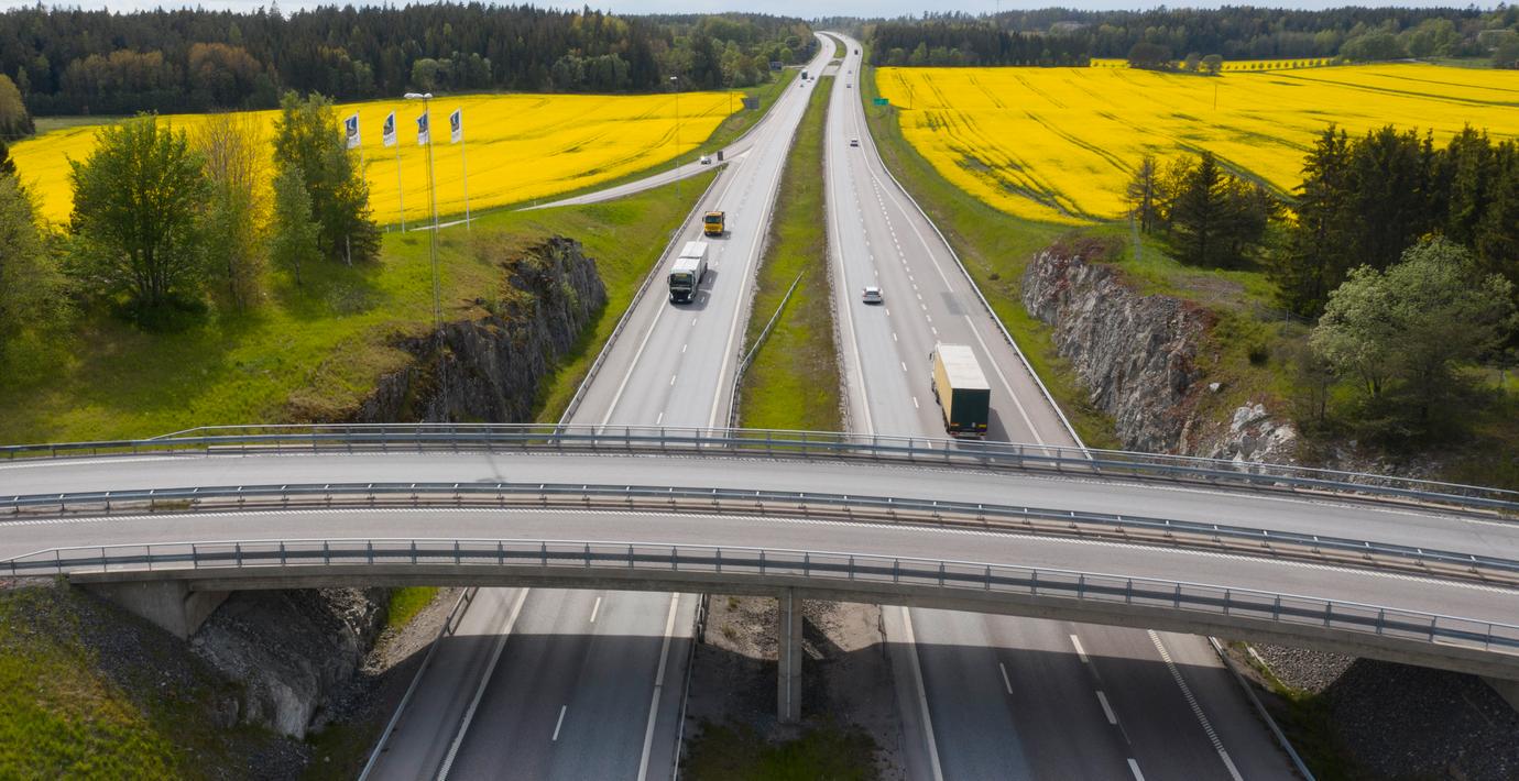 Timbro vill att det ska kosta att köra på motorvägen