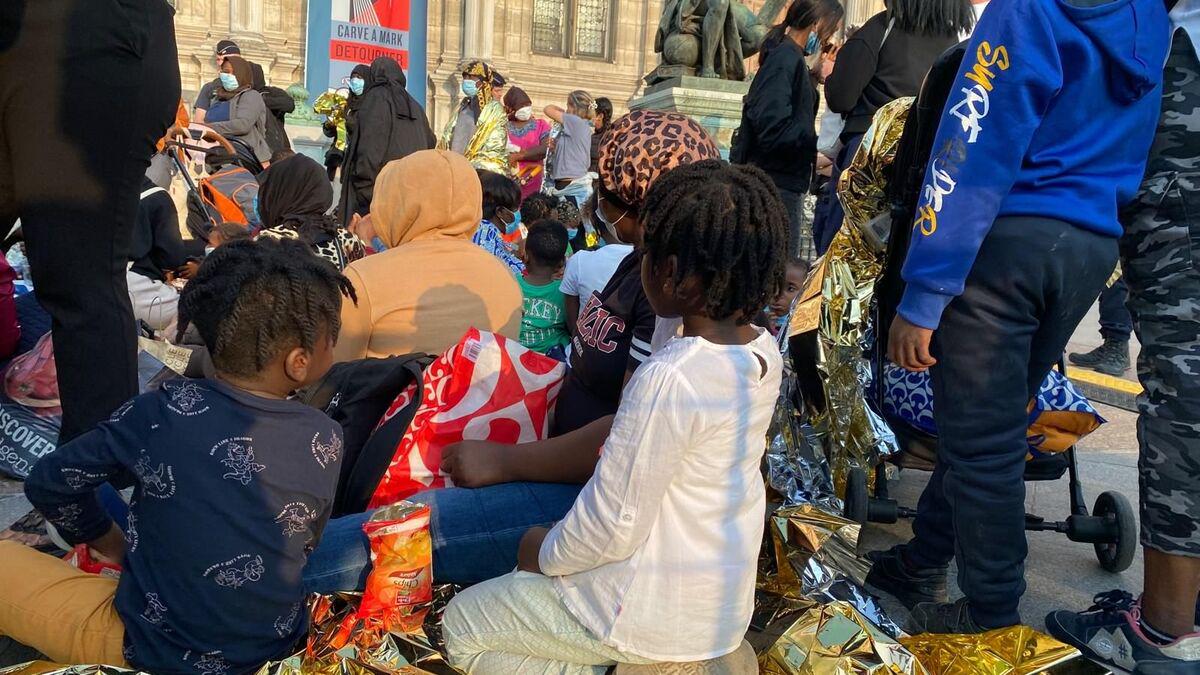 « Un degré d’inhumanité franchi » : à Paris, deux hommes urinent sur une femme sans-abri et ses enfants