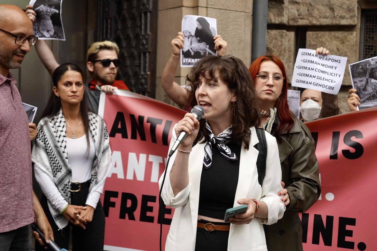 Rachael Shapiro speaking at a rally following her court appearance on July 30, 2025. (Photo: Magdalena Vassileva)