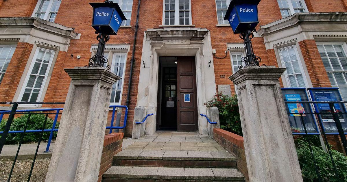 Met Police taking 'least worst option' in closing 18 front counters