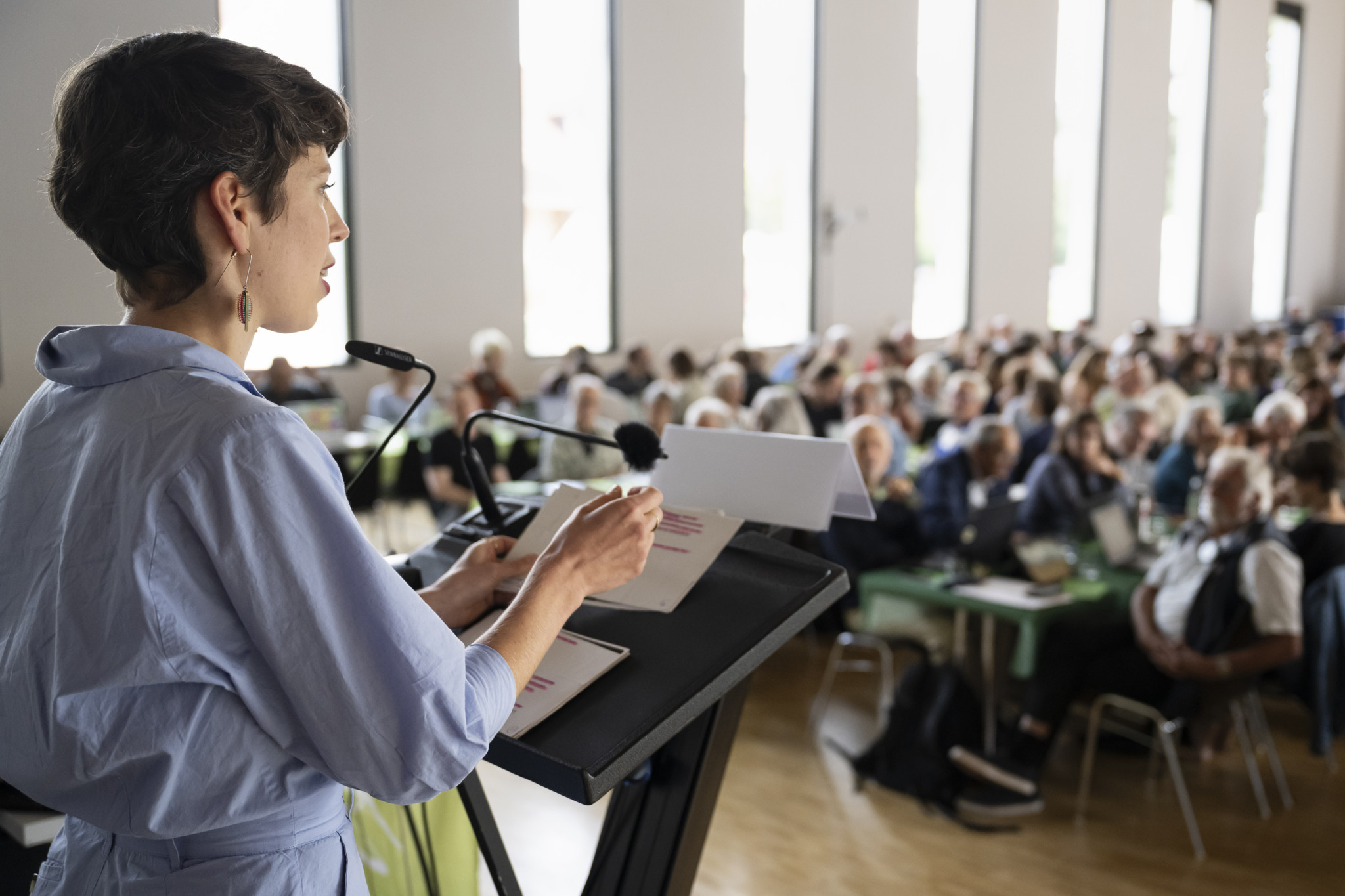 Lisa Mazzone, présidente des Vert-e-s Suisse, s’exprime lors de l’assemblée des délégués à Vicques, Jura, le 23 août 2025. Lisa Mazzone, présidente des Vert-e-s Suisse, s’exprime lors de l’assemblée des délégués à Vicques, Jura, le 23 août 2025.
