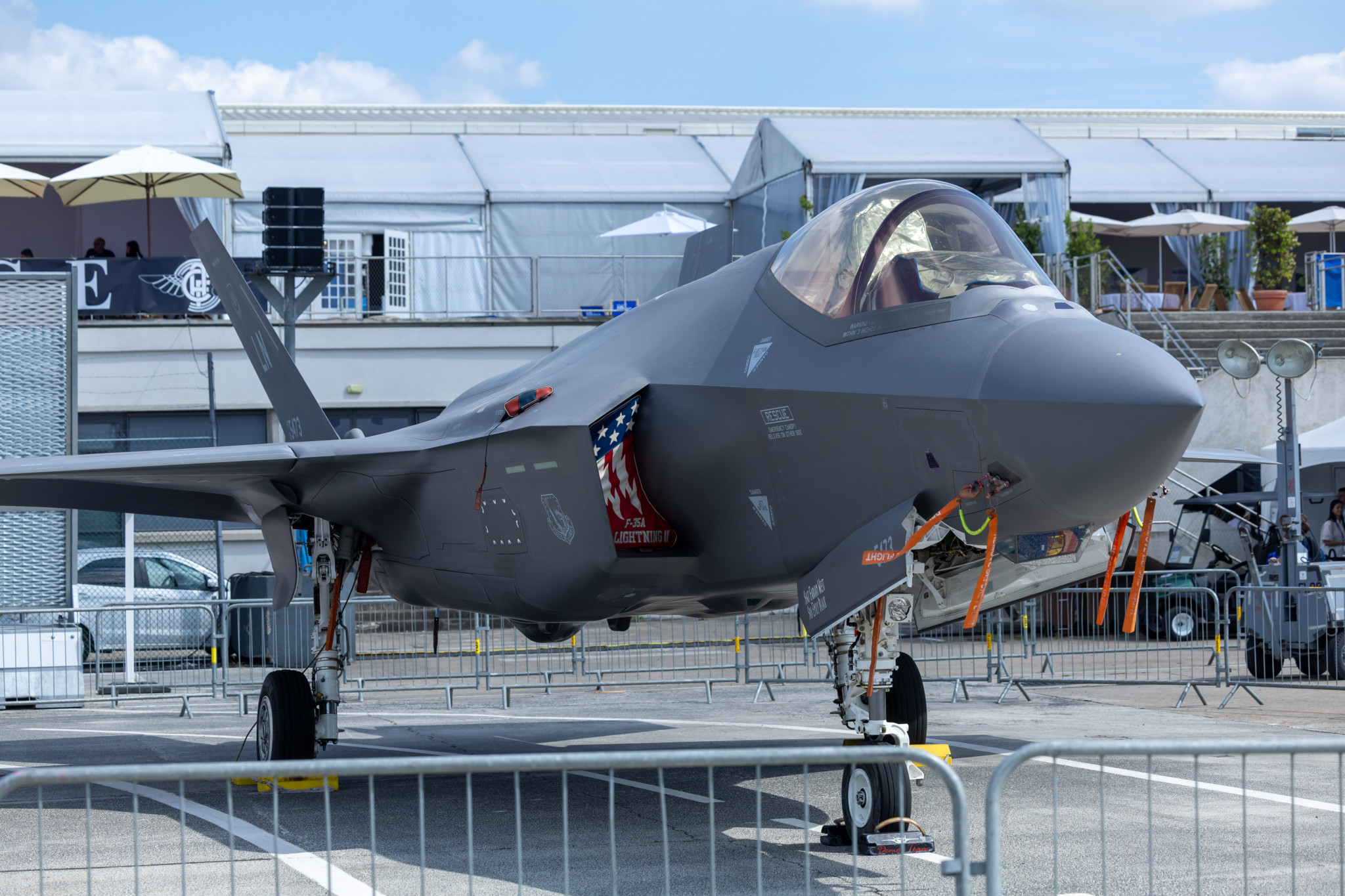 Un chasseur F-35 A Lightning II de fabrication américaine exposé au Salon international de l’aéronautique de Paris 2025, à l’aéroport de Paris-Le Bourget. Un chasseur F-35 A Lightning II de fabrication américaine exposé au Salon international de l’aéronautique de Paris 2025, à l’aéroport de Paris-Le Bourget.