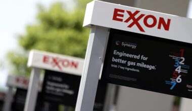 How oil giants ExxonMobil and Chevron fared in Q2