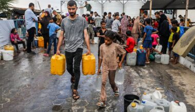 Palestinians collect drinking water in Khan Younis, in the southern Gaza Strip, July 13, 2025. (Abed Rahim Khatib/Flash90)