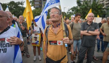 200 retired and reserve Air Force pilots rally near IDF headquarters to protest Gaza war