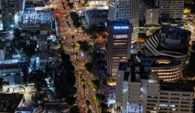 Hundreds of thousands demonstrate in Tel Aviv at end of nationwide day of hostage protests
