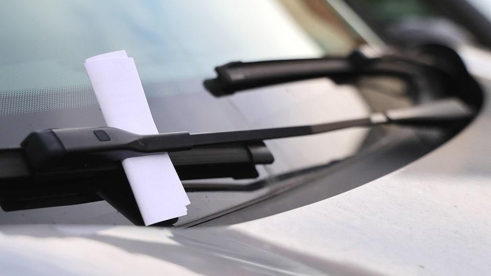 Strafzettel für fast 50.000 Euro und 100 Haftbefehle: Parksünder muss ins Gefängnis
