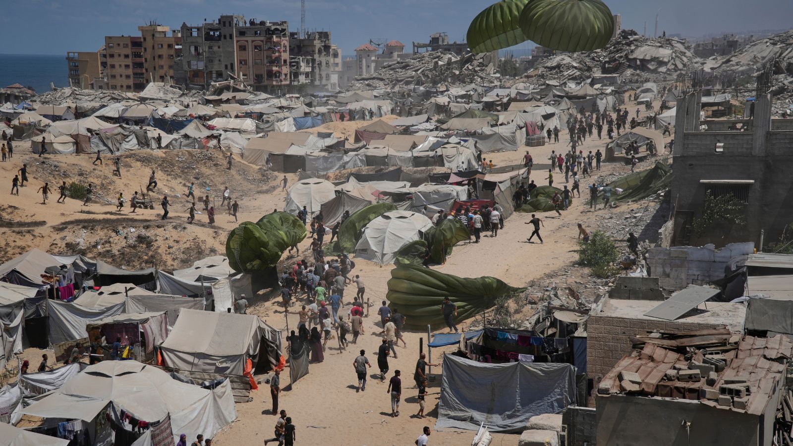 Gaza City, northern Gaza Strip, Thursday, Aug. 7, 2025. (AP Photo/Jehad Alshrafi)