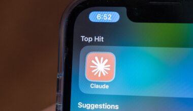 Anthropic offers Claude AI to federal agencies for $1 