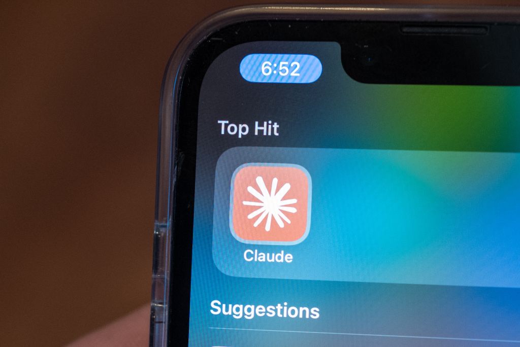 Anthropic offers Claude AI to federal agencies for $1 