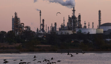 There's a ‘Lake’ of Oil Under L.A.'s Soon-to-Close Refinery. Who's Going to Clean It Up?