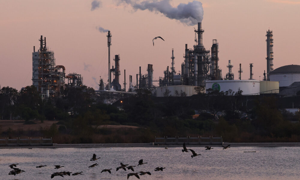There's a ‘Lake’ of Oil Under L.A.'s Soon-to-Close Refinery. Who's Going to Clean It Up?
