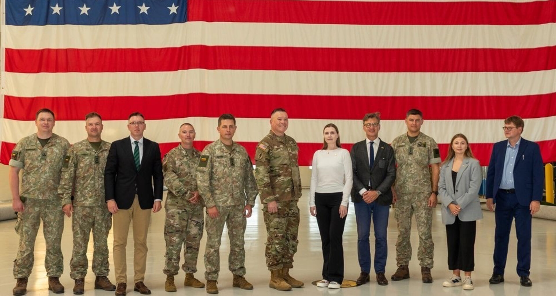 Lithuanian Defence Minister Dovilė Šakalienė with American defense and tech firm leaders