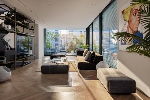 Modern penthouse for a real estate agent and a tech exe