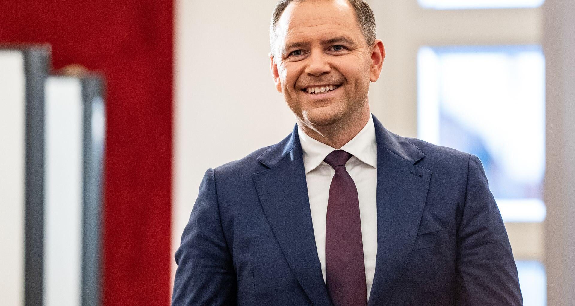 Polish president vetoes Ukraine aid law, threatens Starlink services for Ukraine