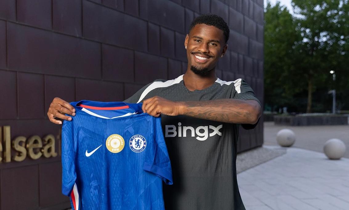 Chelsea sign Netherlands defender Hato from Ajax