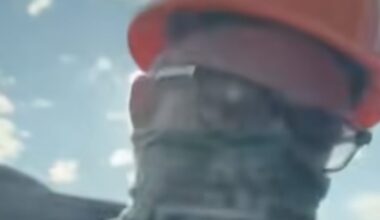 ICE Agent Caught on Camera Disguised as a Construction Worker