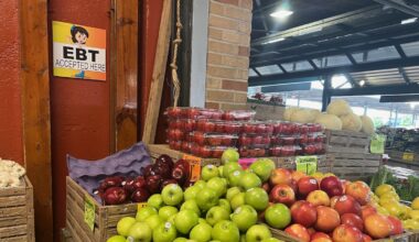 A picture of a vegetable vendor at Kansas City River Market.