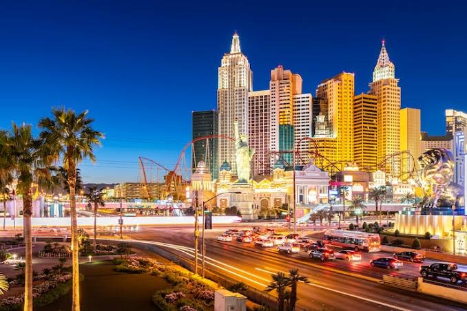 Las Vegas Tourism Crashes as US Trade War Sparks New Global Backlash – What It Means for America’s Economy