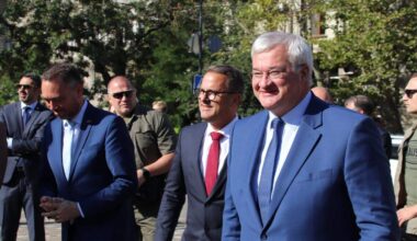 Xavier Bettel et l’accolade qui fait le buzz en Ukraine