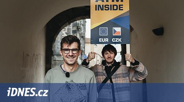 Přelévání piva ve videu Janka Rubeše šokovalo Prazdroj. S tím jsme se ještě nesetkali, říká