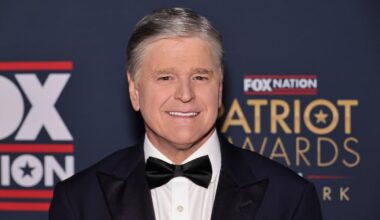 Sean Hannity says he left New York City because he got too many mean looks from people at restaurants