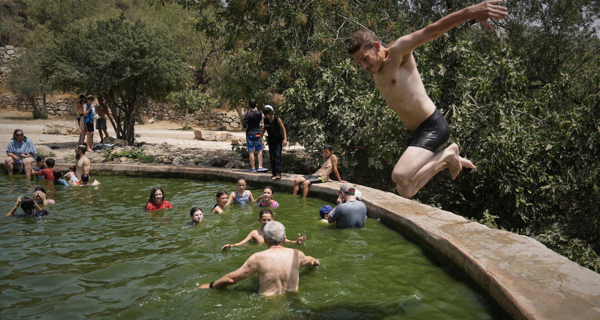 Israelis broil as temperatures, electricity usage break records in extended heatwave. Israel Meteorological Service (IMS) data showed temperatures in the southern resort city of Eilat hitting 48.8 degrees Celsius (119.8 degrees Fahrenheit).
