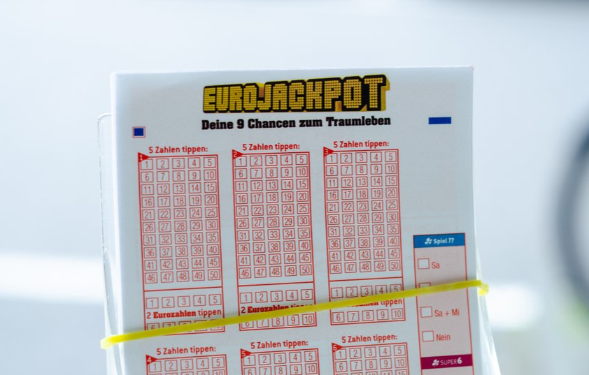 Shortly before the deadline, the winner of the lottery in Slovenia is announced, he draws the prize of 37 million euros