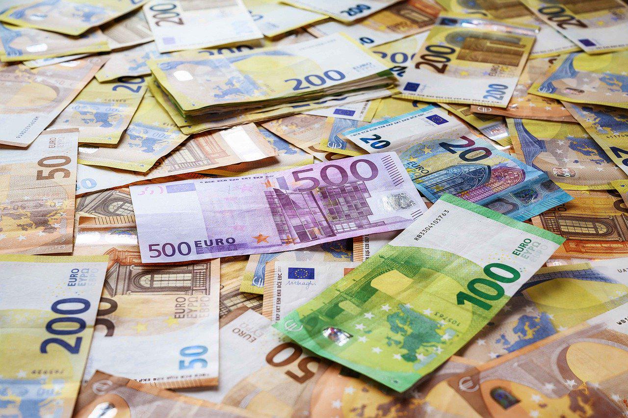 Diurne de 2000 de euro pe lună pentru mai mulți șefi din justiție. Cine sunt privilegiații fără de care „s-ar perturba activitatea în instanţe”