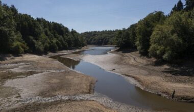 Fears hosepipe ban could last throughout the autumn as dry weather continues