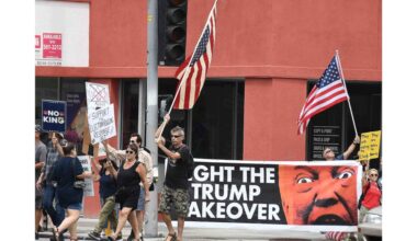 Protesters in Studio City complain about Trump’s moves on redistricting, tariffs, immigration and the police takeover in DC – Daily News