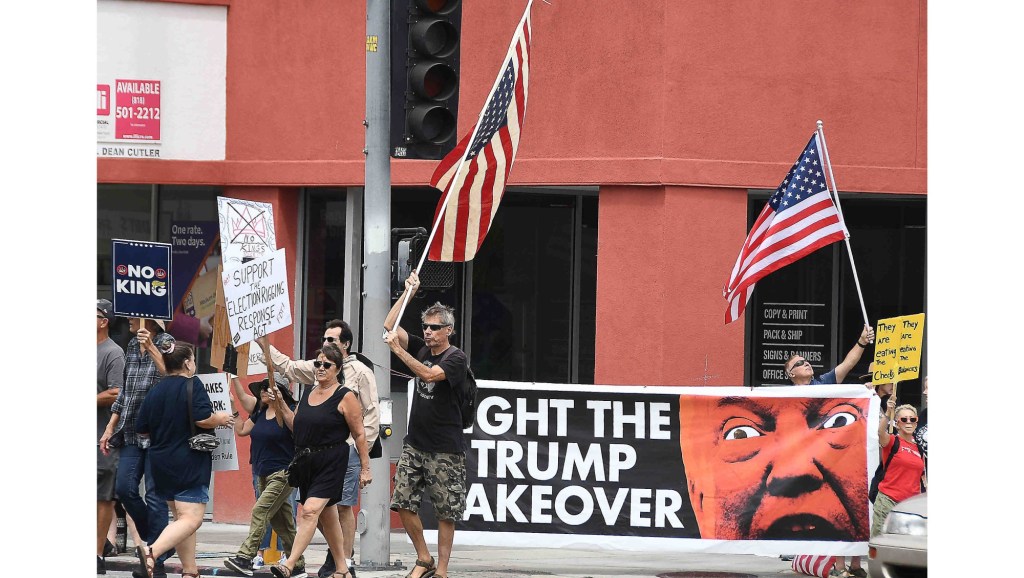 Protesters in Studio City complain about Trump’s moves on redistricting, tariffs, immigration and the police takeover in DC – Daily News