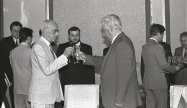 The late Estonian president Lennart Meri (left) and the late Russian president Boris Yeltsin raising a toast in Moscow on 26 July 1994, after Yeltsin signed an agreement to withdraw the Russian troops from Estonia. Photo by the National Archives of Estonia.
