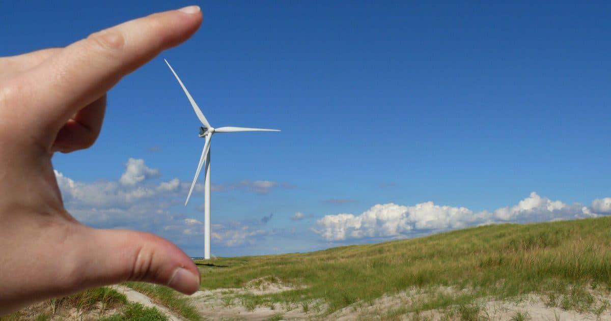 IEA counts fossil fuels threefold versus wind and solar
