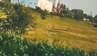 A Civilian records the moment a Ukrainian UAV hits the Afipsky Refinery in Russia today.