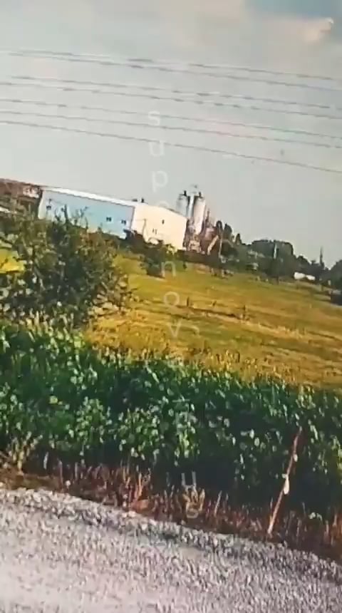 A Civilian records the moment a Ukrainian UAV hits the Afipsky Refinery in Russia today.